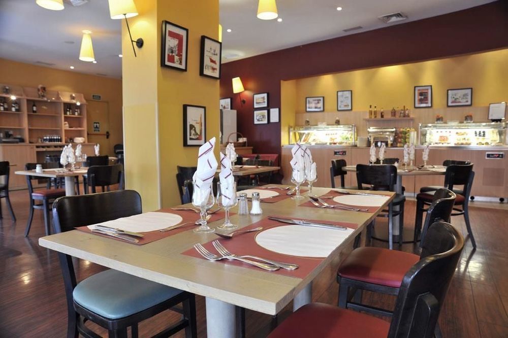 Travelodge Madrid Alcalá de Henares Restaurant photo